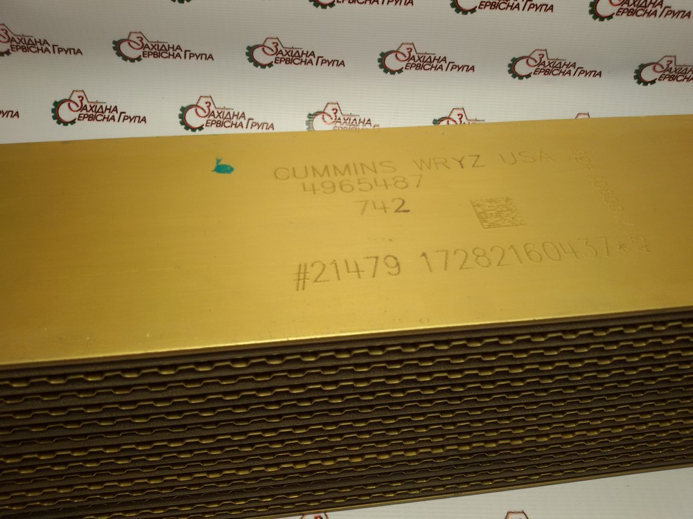 Теплообмінник ( маслоохолоджувач ) Cummins ISX, QSX, 4965487