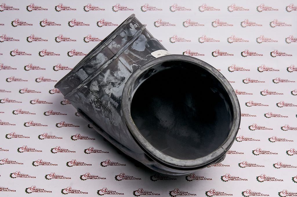 Патрубок забору повітря CNH (CASE/NEW HOLAND), 87317551